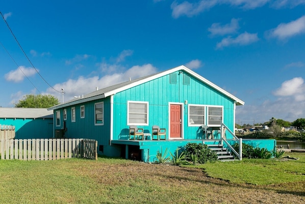Walk right out the front door to a perfect boardwalk for fishing or sunsets!