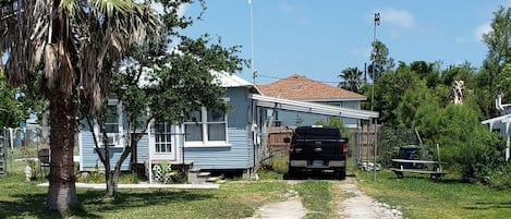 Long driveway with lots of parking