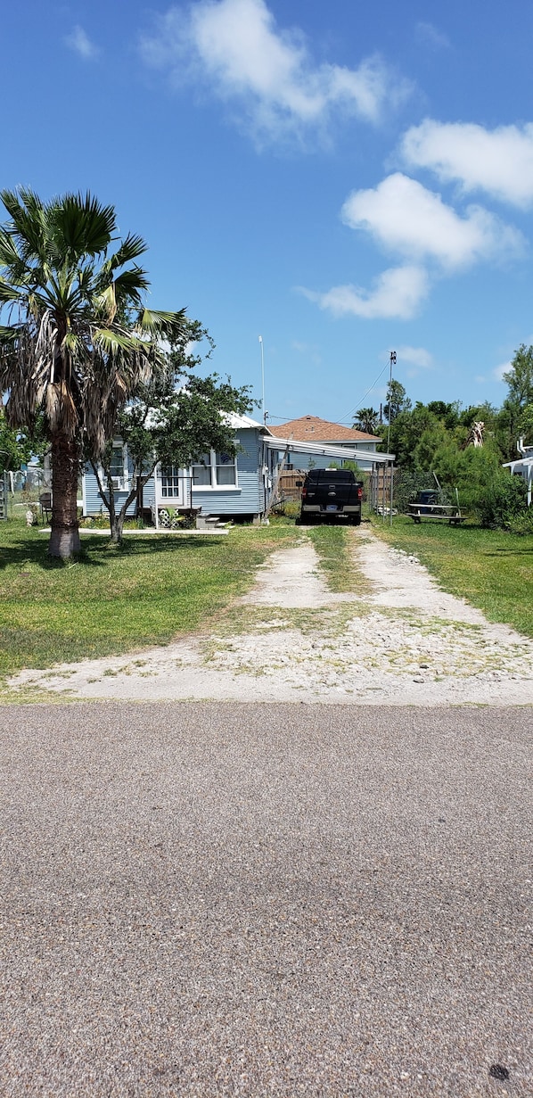 Long driveway with lots of parking