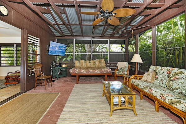 Welcome to your beach cottage. Large 55' inch flat screen to watch football!