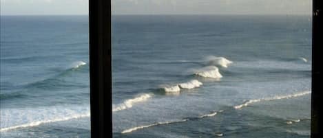 Waves from the alcove window