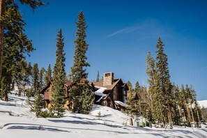 Gold Run Lodge is on a one acre wooded lot