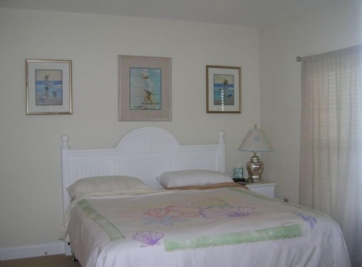 2 BR/2 BA Hatteras Top Floor Oceanfront Condo