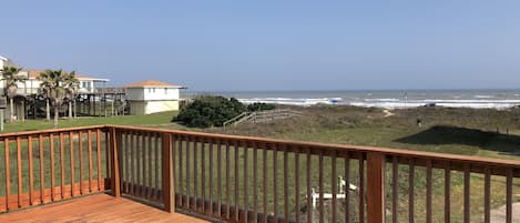 Awesome Deck Views with nice breezes!