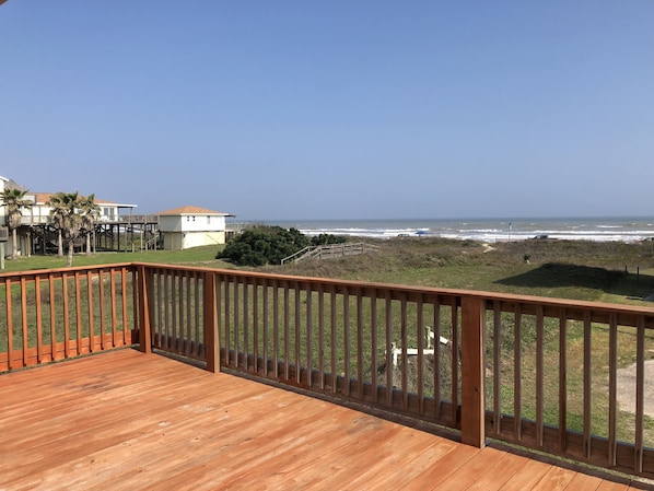 Awesome Deck Views with nice breezes!