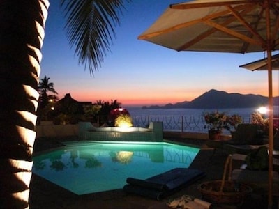 Fantastic place Casa Las Brisas poolside, viewing sunset over the Pacific Ocean.