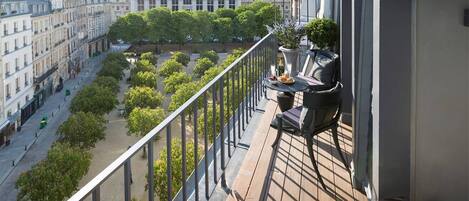 Enjoy your private balcony with a beautiful view of Place Dauphine !