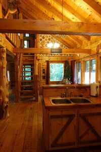 Stunning Door County Cabin In The Woods, Wi-Fi, Firepit, Fireplace, Game Room