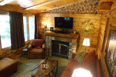 Stunning Door County Cabin In The Woods, Wi-Fi, Firepit, Fireplace, Game Room