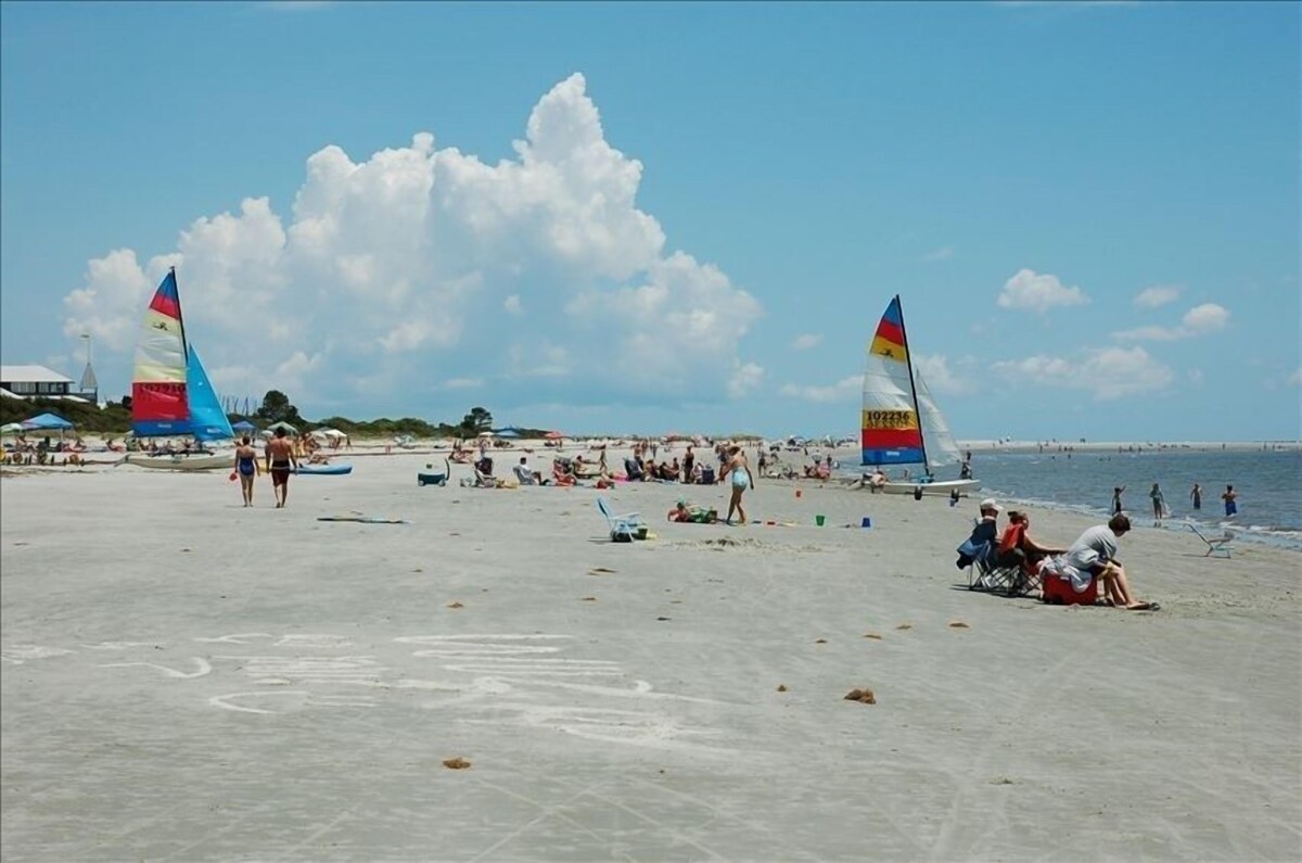 OCEANVIEW CONDO – 100 Yards from the Beach!