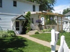 Beautiful, Private Backyard with Deck
