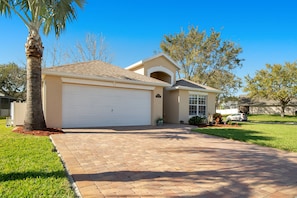 Wide driveway for plenty of parking