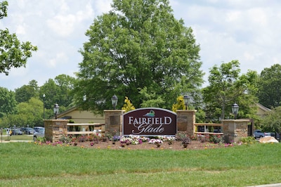 Comfy condo! Wilshire area of Fairfield Glade: King Bed, WiFi and more!