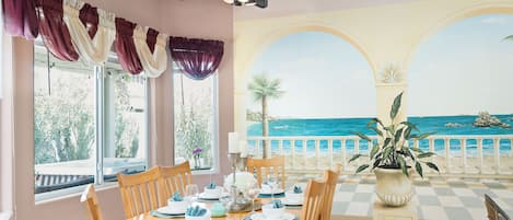 Daytime Dining Room & Mural