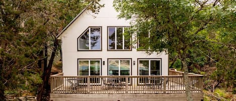 Reunion Beach House on Canyon Lake