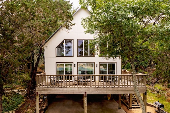 Reunion Beach House on Canyon Lake