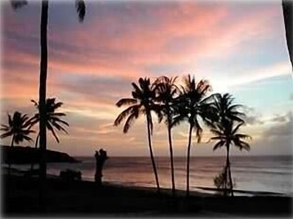 Sunset view from your lanai, looking towards Hololulu and Diamond head