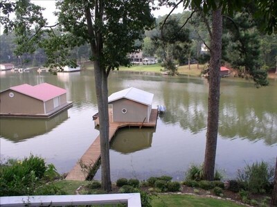 LUXURY LAKEFRONT HOME W/SWIMMING POOL & BOAT RENTAL