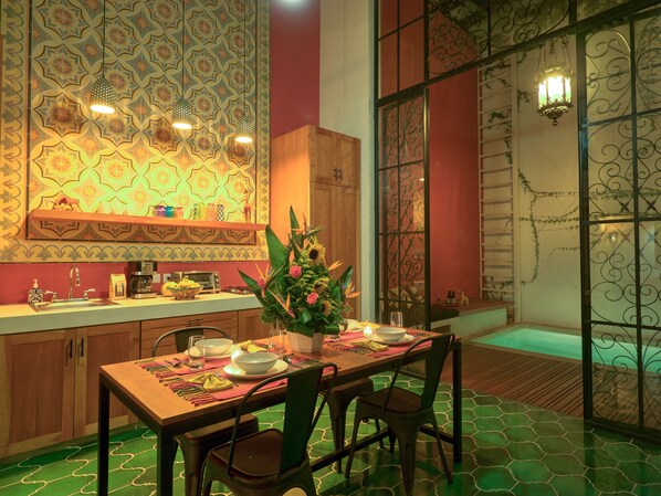 Eat a romantic dinner and then take a midnight dip at Casa Jirafa.