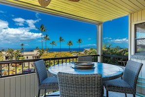 See West Maui, Lanai, Molokini, and Kaho'olawe from your lanai - Ekolu 607