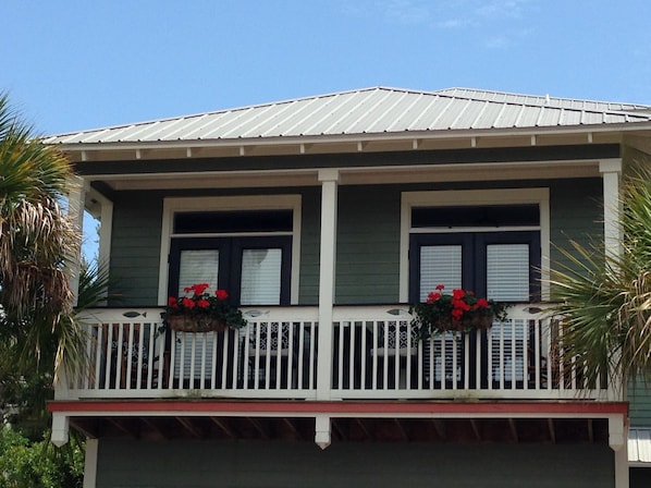 'Cozy for Two' front deck with French doors opening to bedroom & living room.