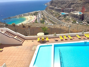 View of the swimming pool & Amadores beach...