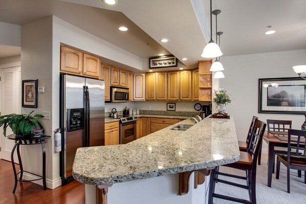 Stainless appliances, granite countertops