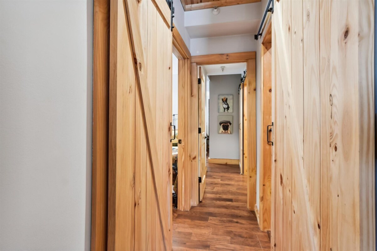 Downtown Main Street-2 BR “Bull”