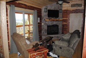 Comfy furniture - Wood Burning Fireplace - Deck Access and incredible view 