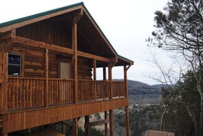 Cabin side with wrap around deck 