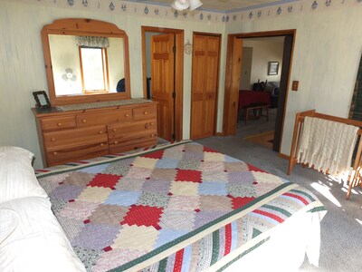 Bayside Cottage - LARGE FAMILY HOME JUST A SHORT WALK FROM DOWNTOWN!