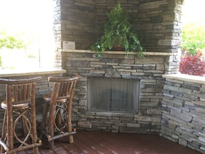 Outdoor gas fireplace