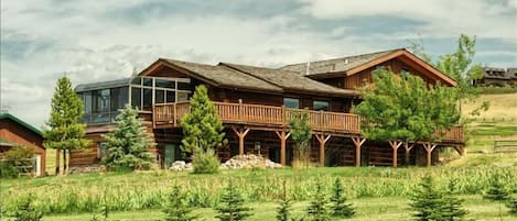 Aspen Grove Vacation Condos located between Bozeman and Big Sky, Montana