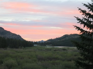 PANORAMIC MOUNTAIN AND LAKE VIEWS FROM THE FRONT DECK