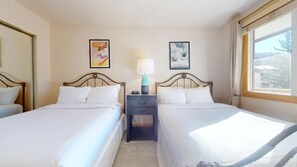 Bedroom with Twin Beds