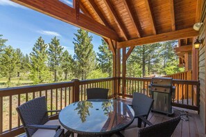 Outdoor Dining & Grill
