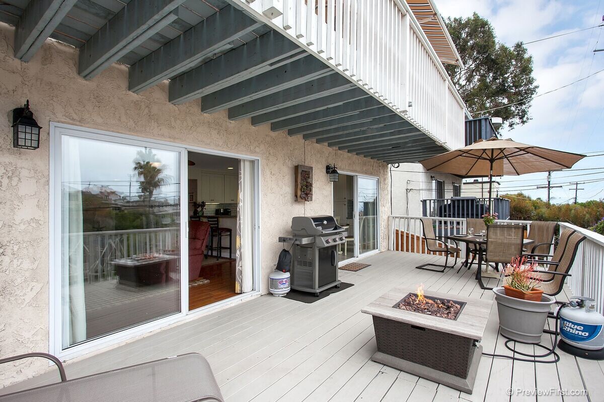 Upgraded one level condo. Lantern Village. AC! View deck. Easy walk to Harbor.