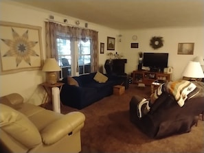 Living Room seats 10