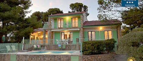 La villa façade Sud face à la baie de La Ciotat