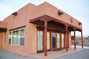 Large banks of windows to maximize mountain views