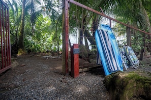 BEACHFRONT your private gate....10 steps to the sand! Boogie boards on site