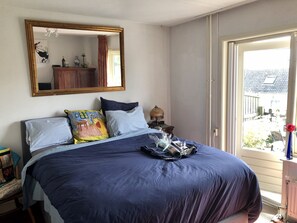 bedroom with terrace over the canal with a view