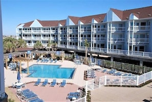 Gorgeous Pool & Hot Tubs