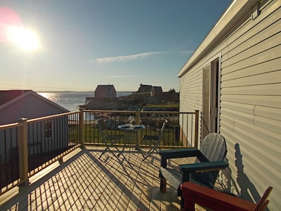 Oceanside Cottage, Spectacular Sunsets, near Peggy's Cove