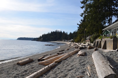 Beachfront House In Sechelt