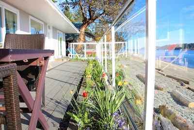 Beachfront House In Sechelt