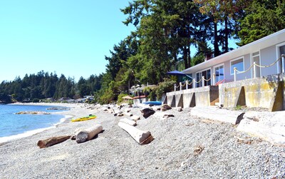 Beachfront House In Sechelt