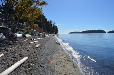 Beachfront House In Sechelt