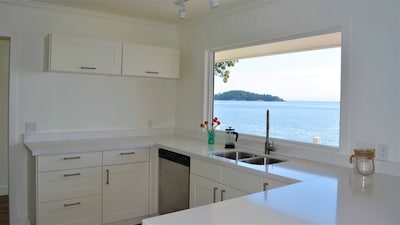 Beachfront House In Sechelt