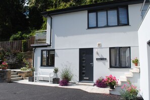 Front door to Anneth Lowan (ground floor)